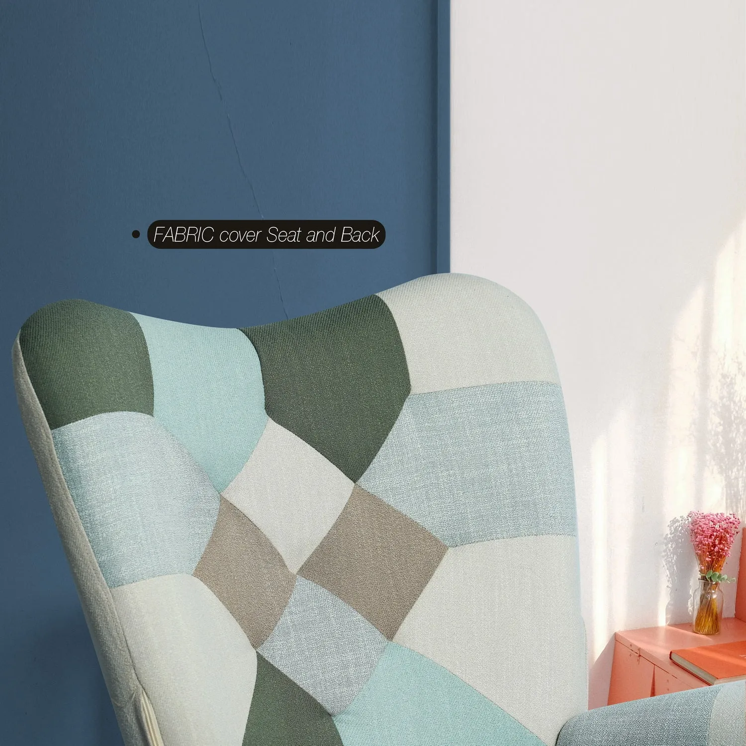 Fauteuil à bascule allaitement scandinave avec accoudoirs en tissu patchwork aqua capitonné - EPPING – Image 4
